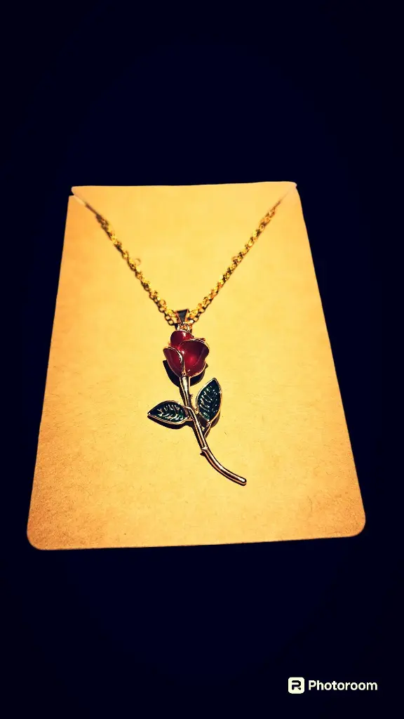 collier rose 2.webp