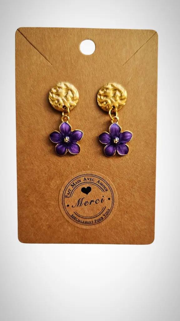 boucles d'oreilles fleurs violettes.webp